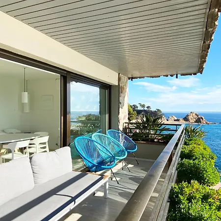 Magnificent At The Sea Front Of *