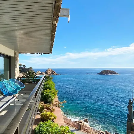 Magnificent At The Sea Front Of Apartment