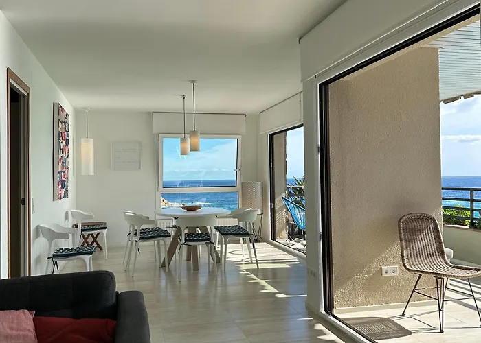 Magnificent At The Sea Front Of טוסה דה מאר